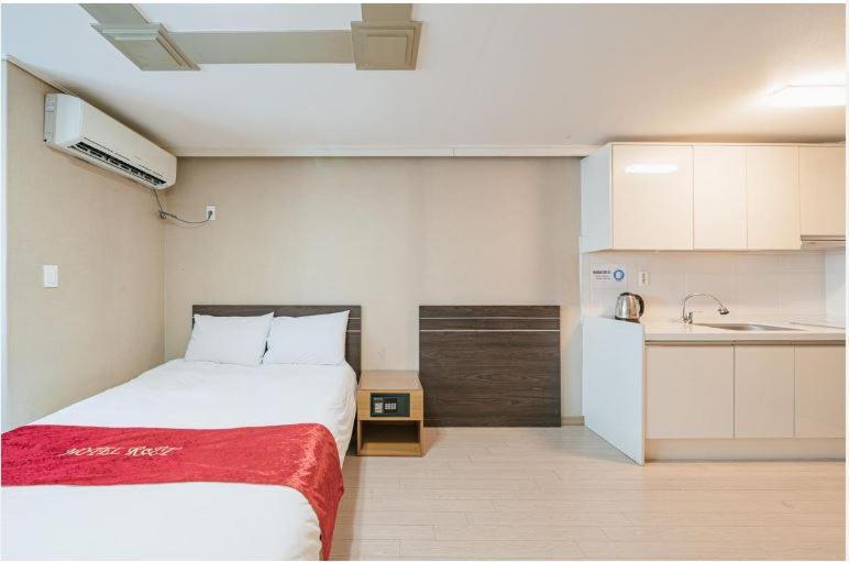 R&T Hotel Jeju Exterior photo