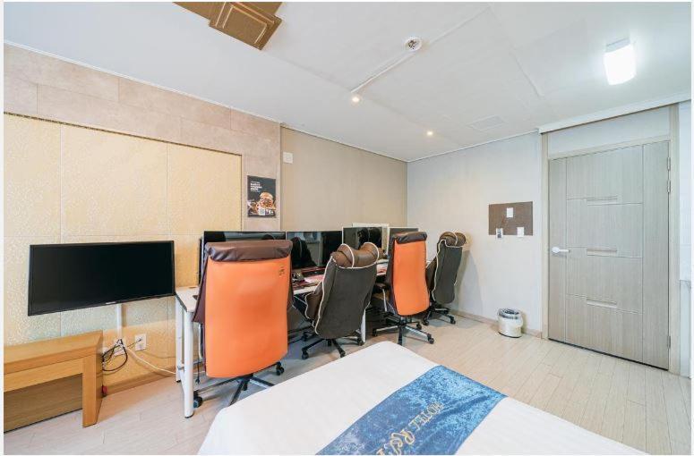 Joy Hotel Jeju Exterior photo