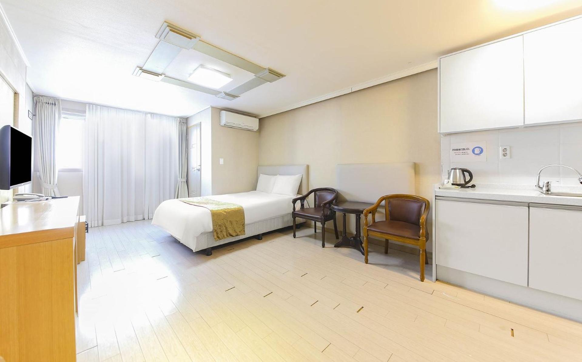 Joy Hotel Jeju Exterior photo